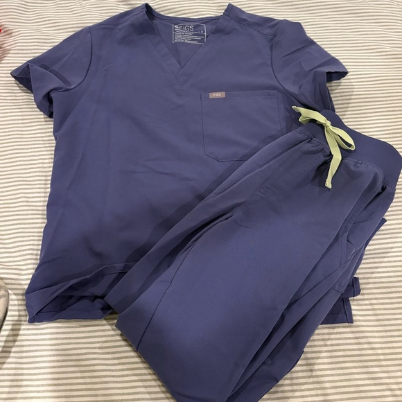 FIGS Set - Picture 1 of 2